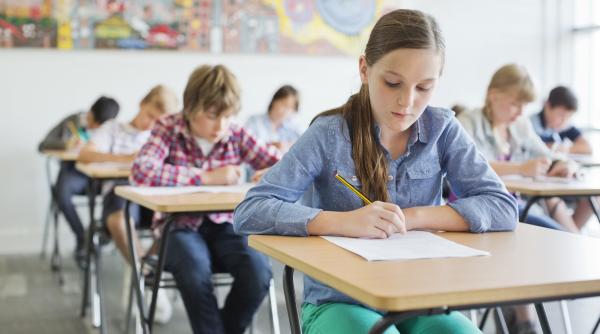 evaluare nationala 2026 elevii de clasa a vi a sustin marti proba scrisa la limba si comunicare