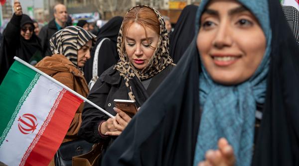 internetul revine in iran dupa luni intregi de blackout digital regimul iranian a restabilit partial accesul