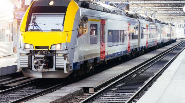 un tren a lovit un autobuz scolar in belgia mai multe persoane au murit