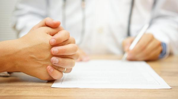 studiu 7 din 10 romani isi trateaza singuri afectiunile acasa iar 76 opresc tratamentul medicului inainte de termen