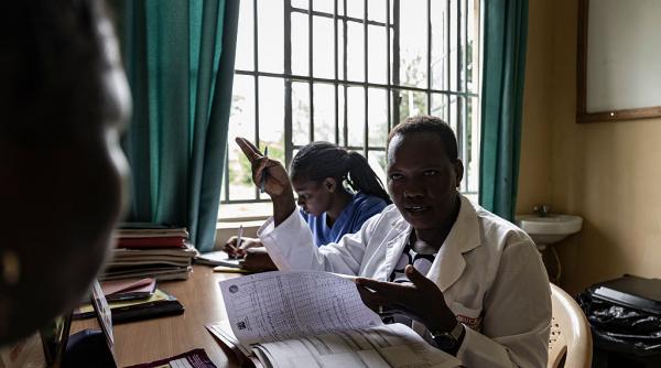 daca e prea periculos pentru america e prea periculos pentru kenya medicii din nairobi revoltati de acordul cu trump privind ebola