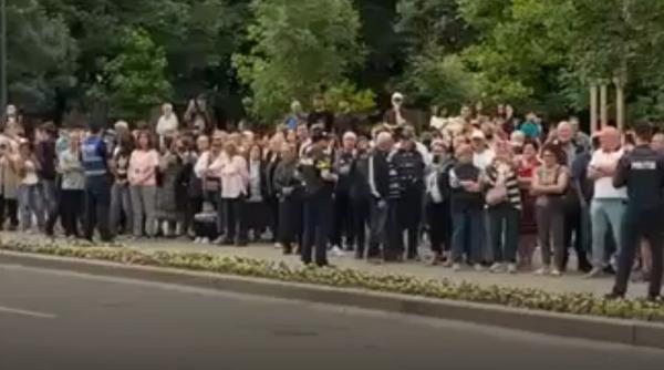 Huiduieli puternice la Galați, în timpul declarațiilor de presă făcute de Nicușor Dan