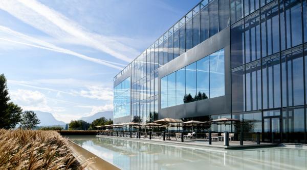philip morris international marcheaza 10 ani de transformare globala fabrica din otopeni pilon strategic pentru productia fara fum