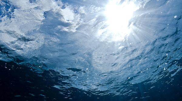 rezerva uriasa de apa reimprospatata gasita la 200 de metri sub ocean intr un moment in care criza de apa loveste lumea