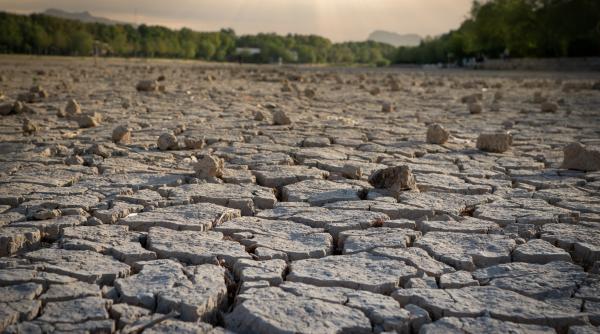 teheranul este la un pas de ziua zero criza apei care ar putea forta mutarea a 10 milioane de oameni