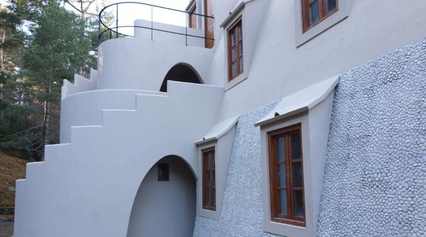 un chalet proiectat de antoni gaudi ascuns in pirinei timp de peste un secol tocmai a fost descoperit cum arata cladirea renovata