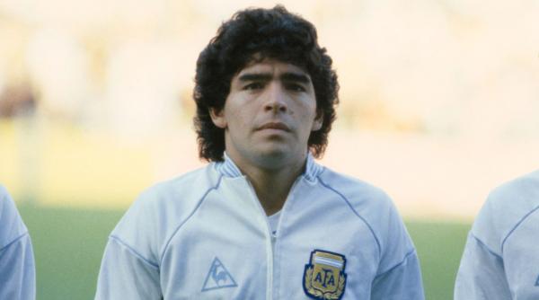 maradona devine un brand de moda vor fi lansate doua colectii de haine in editie limitata de purtat chiar si la serviciu
