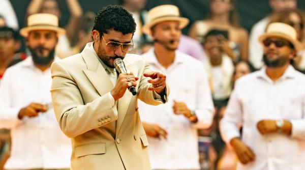 bad bunny a fost dat in judecata pentru la casita pe care o instaleaza pe scena pentru ca alte vedete sa i urmareasca concertele