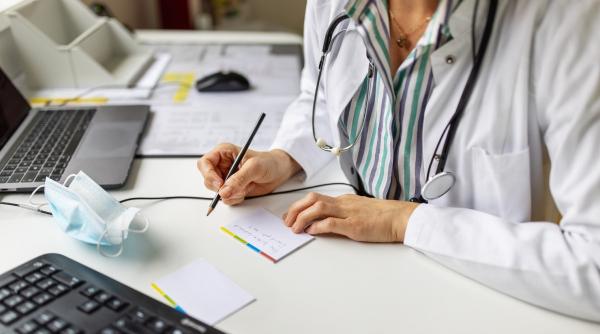 colegiul medicilor cere mentinerea sporului de 100 pentru garzi si critica proiectul legii salarizarii