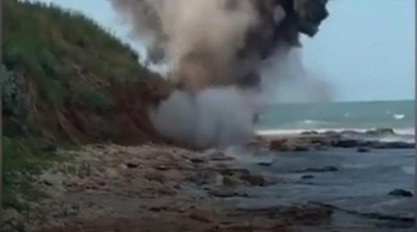 O mină de război a eșuat pe litoralul românesc, între Vama Veche și 2 Mai. Scafandrii militari au decis să o detoneze la fața locului