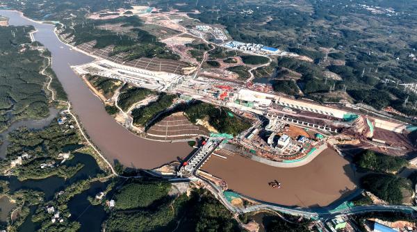 primul canal navigabil din china care leaga un sistem fluvial de mare a fost umplut cu apa cand se deschide culoarul de record mondial