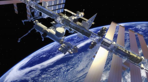 alerta pe iss scurgere de aer grava in partea ruseasca astronautii au fost pregatiti de evacuare