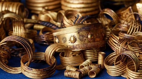 una dintre cele mai mari comori din epoca bronzului descoperite in europa tezaurul de aur ascuns timp de 3 300 de ani