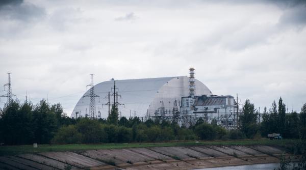 alerta langa cernobil o drona ruseasca a distrus un depozit de combustibil nuclear uzat a izbucnit un incendiu urias