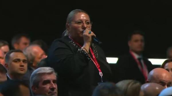 reactia dura a mae dupa ce sosoaca l a lingusit pe putin nu vorbeste in numele tarii prezenta alaturi de oficiali rusi o descalifica