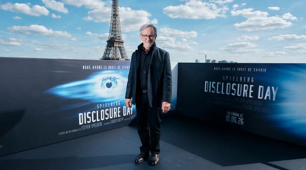 suntem singuri in univers steven spielberg exploreaza primul contact cu extraterestrii in noul sau film disclosure day