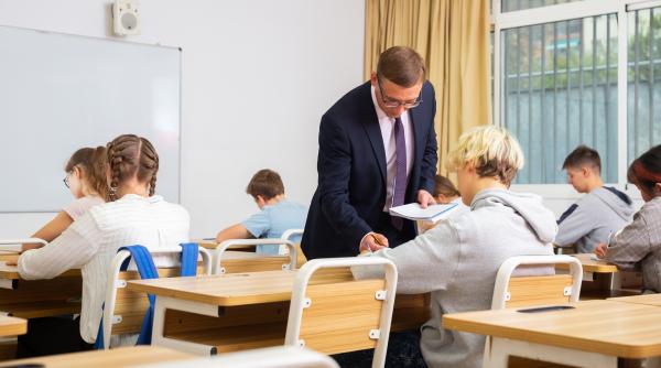 cu cat sunt platiti profesorii la bac si la evaluarea nationala 2026