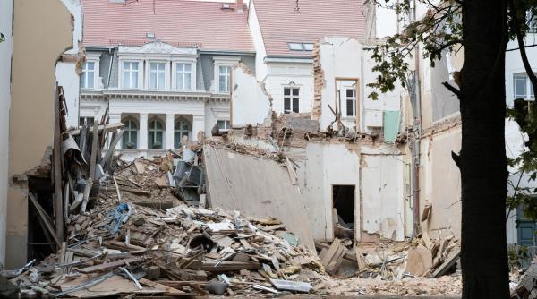 doi hoti de fier vechi au fost arestati dupa explozia din imobilul prabusit in germania unde au murit doua romance ce faceau inauntru