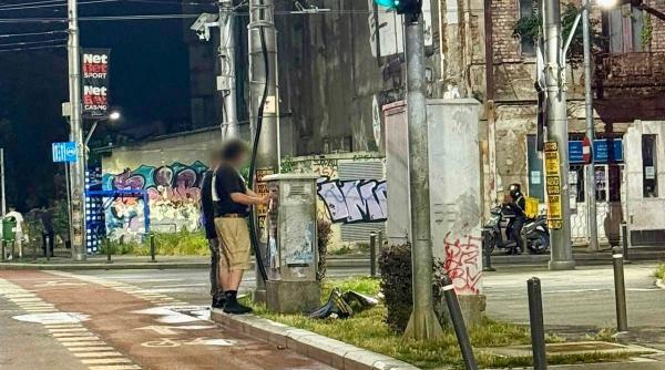 indivizii care lipesc ilegal afise prin bucuresti si au schimbat modul de operare politia locala tot i am depistat amenda 8 000 lei