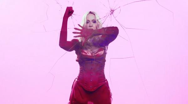 madonna a lansat scurtmetrajul confessions ii filmul in care apare purtand tinute de ieri si de azi de la dolce gabbana