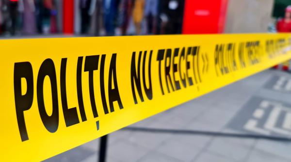 scena de groaza pentru pompierii care au spart usa unei locuinte in galati o mama langa un copil de 2 ani mort si alti doi infometati