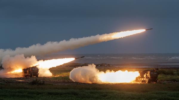taiwanul a lansat in premiera rachete himars impotriva unor tinte inamice de inalta valoare intr o simulare a unei invazii chineze