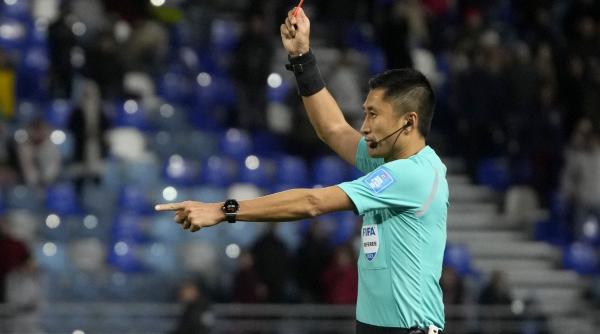 toata china e cu ochii pe the card master arbitrul mema al cupei mondiale cunoscut pentru generozitatea cu care da cartonase rosii