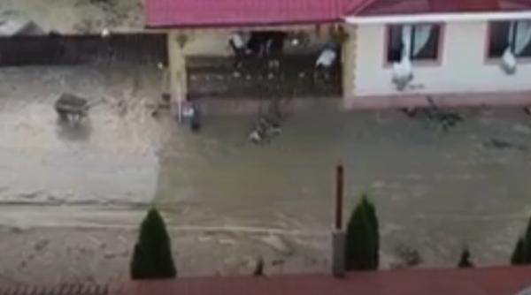 ANM a emis Cod portocaliu de ploi torențiale și grindină în 17 judeţe: Vântul va sufla şi cu 90 km/h