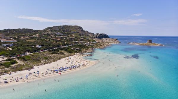 mergi in sardinia regulile de pe plaja pe care trebuie sa le stii in 2026 ca sa eviti amenzi de pana la 3 000 de euro