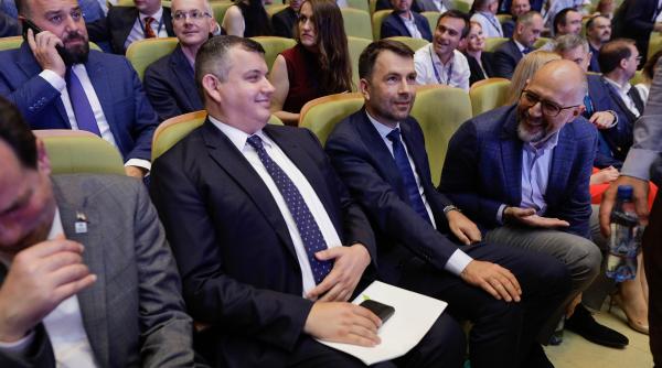 surse eugen tomac incearca sa convinga usr si udmr sa i voteze guvernul le ofera inclusiv ministere in cabinet e dispus la orice