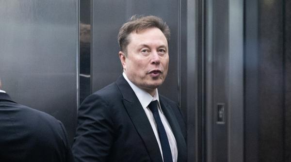 elon musk a devenit primul trilionar din lume spacex este oficial listata la bursa cat costa o actiune