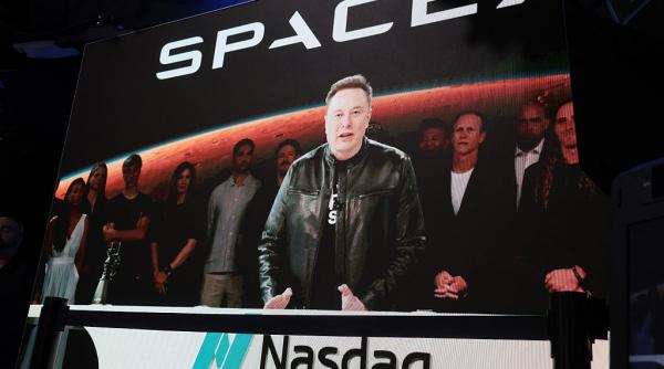 momentul in care elon musk devine primul trilionar al lumii ce le a promis investitorilor care au cumparat actiuni la spacex