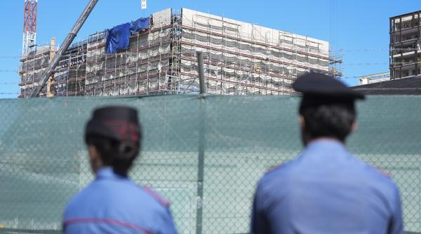 ap muncitori straini au fost platiti cu mai putin de 2 dolari pe ora pentru a construi un nou consulat american la milano ancheta in