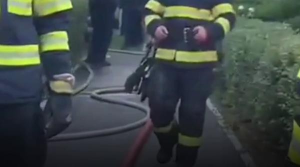 Explozie puternică, urmată de un incendiu, într-un bloc din Timişoara: Mai multe persoane au avut nevoie de îngrijiri medicale