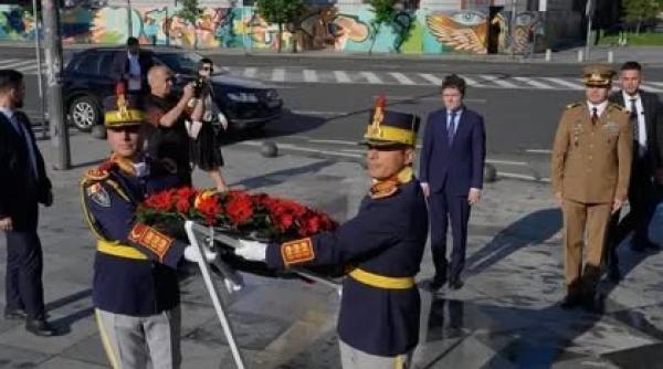 nicusor dan a depus o coroana de flori la monumentul dedicat memoriei victimelor mineriadei din 1990
