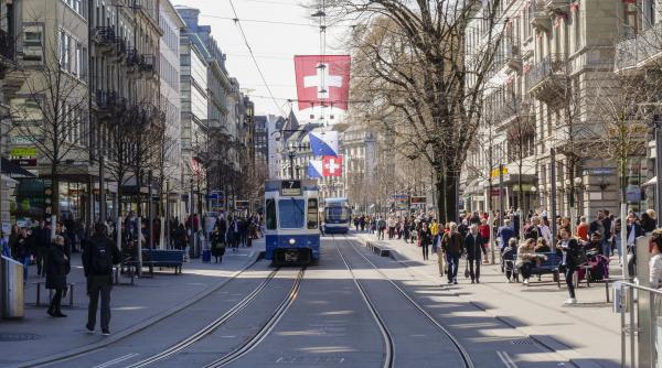 sa rupem legaturile cu europa tocmai acum elvetienii sunt chemati duminica la referendum un partid vrea sa plafoneze populatia