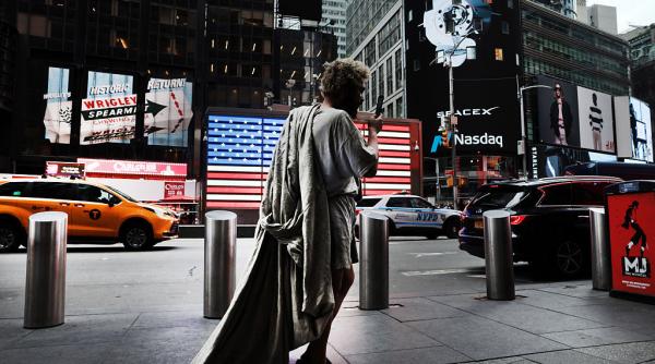 un trilionar si milioane de oameni care nu si mai permit o casa contradictia care defineste economia americana in 2026