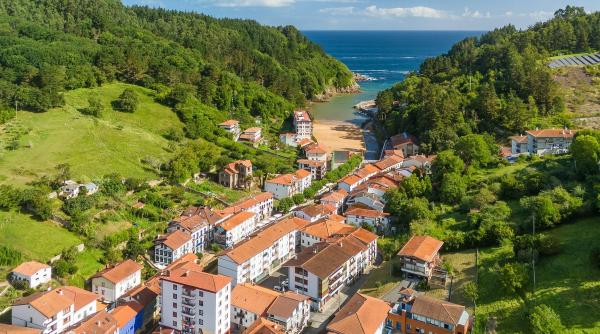 localitatea cu cel mai scurt nume din spania atrage turisti din intreaga lume