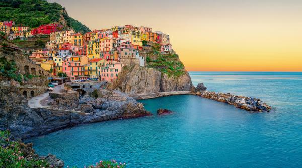 italia risca sa piarda una dintre cele mai faimoase atractii turistice cinque terre ar putea fi inghitita de ape