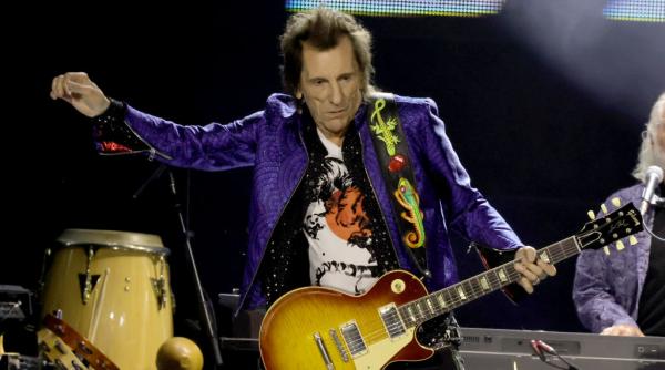 chitaristul trupei rolling stones este obligat de autoritatile londoneze sa si schimbe culoarea usii de la casa