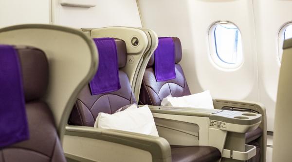 o pasagera de la clasa bussiness a filmat un soarece in avion imaginile au devenit virale