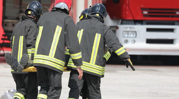 un sofer roman de tir a suferit arsuri grave dupa ce cabina vehiculului a luat foc pe o autostrada din italia