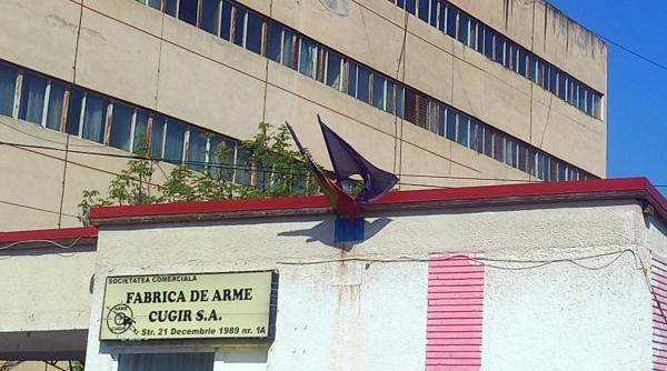 de doua zile la fabrica de arme cugir nu mai lucreaza nimeni angajatii sunt revoltati ca nu si au primit salariile