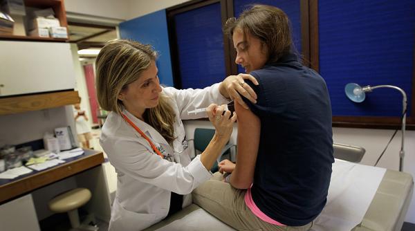 decesele cauzate de cancerul de col uterin au scazut la zero printre tinerele vaccinate anti hpv concluziile unui studiu in premiera