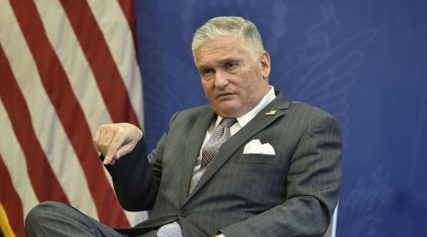 fost ambasador al sua in romania criza politica din tara este urmarita si la washington vad o miscare impotriva americii