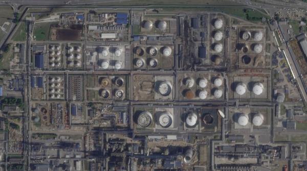 cum arata rafinaria din moscova bombardata intens de dronele ucrainene procesarea petrolului a fost oprita din cauza avariilor