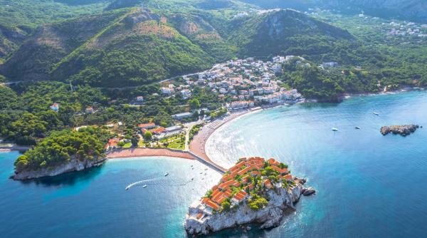 o tara superba preferata de romani cauta 2 600 de muncitori salarii de pana la 3 000 de euro fara studii superioare