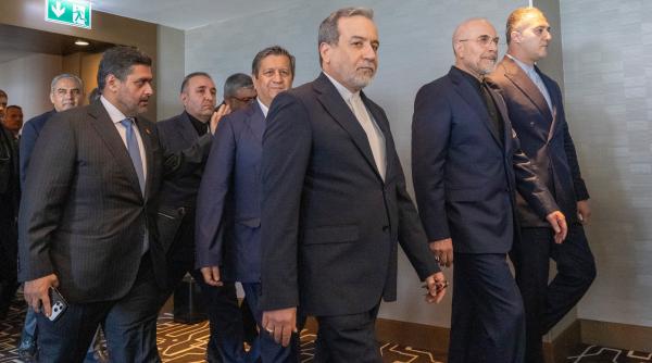 iranienii s au ridicat si au plecat de la negocieri dupa ce trump i a amenintat chiar in timp ce acestia discutau cu vance in elvetia