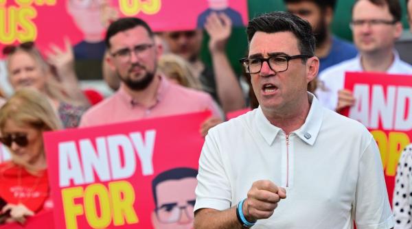 cine este andy burnham regele nordului si viitorul prim ministru britanic a fost primit cu urale la westminster