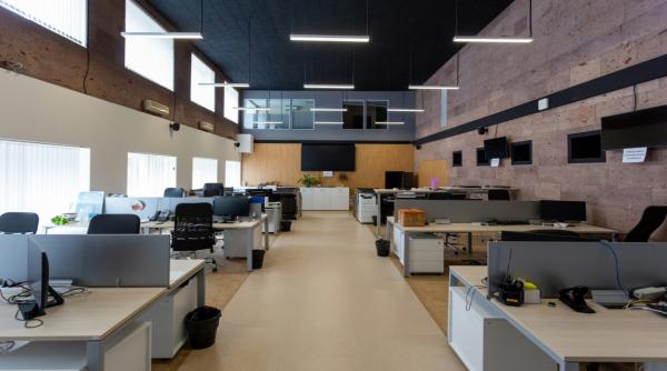 curatenia de birouri in 2026 de ce serviciile ieftine ajung sa coste mai mult si cum pot companiile sa si reduca cheltuielile